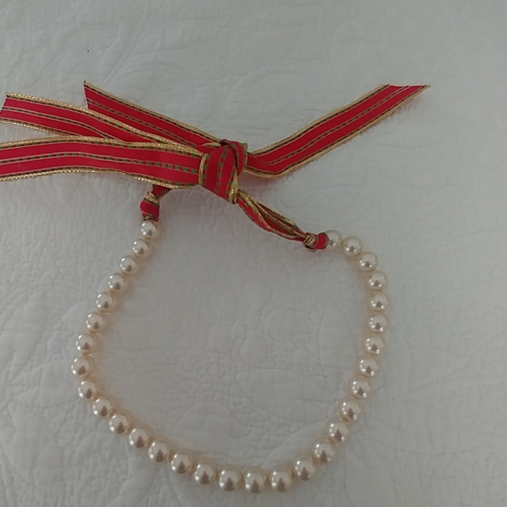 Ladies pearl necklace